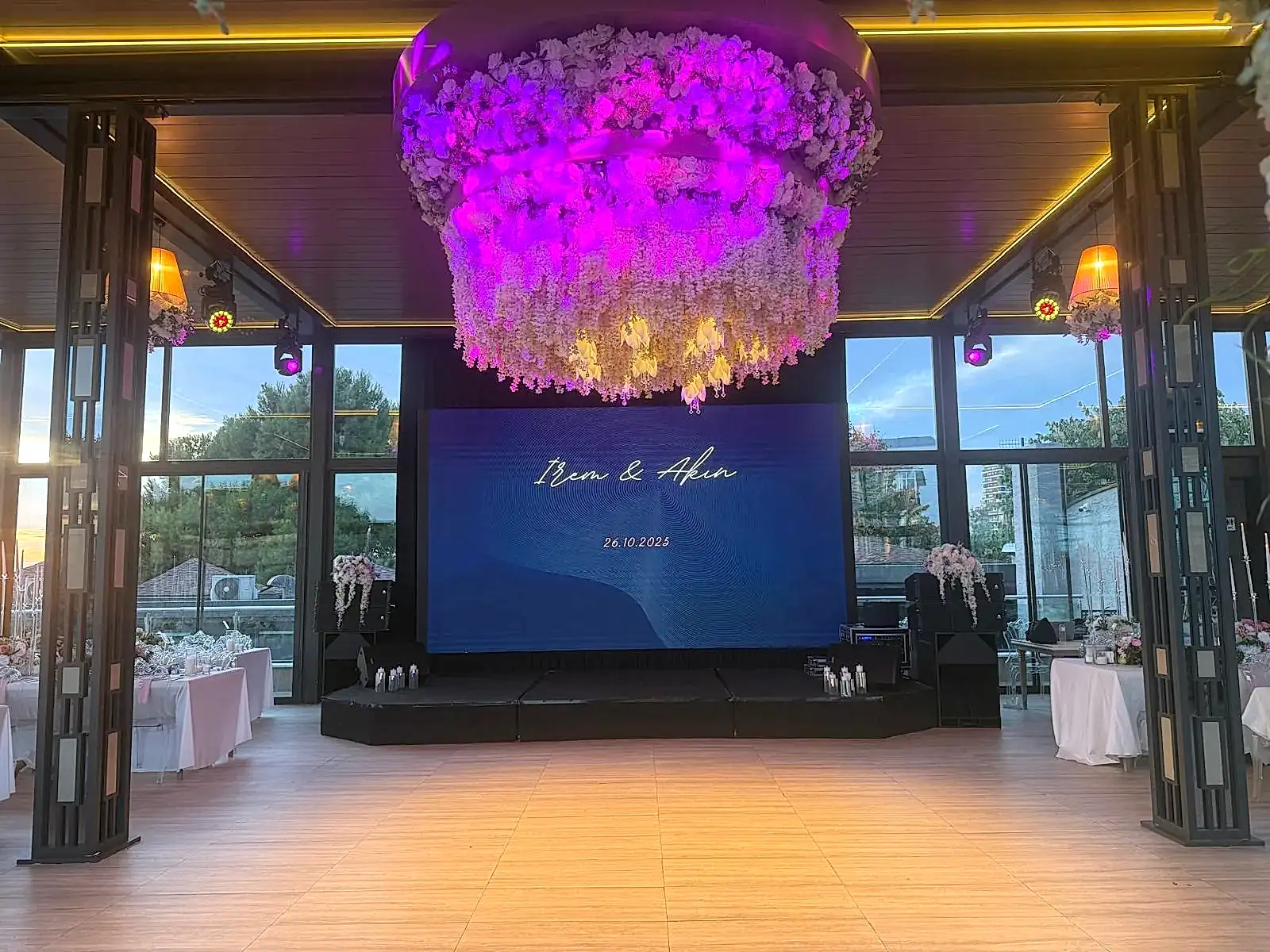 Glory Wedding Destiny Marine Hotel Kartal — düğün gecesi, LED ekran ve mor aydınlatma