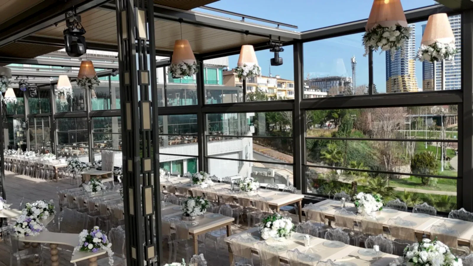 Glory Wedding Destiny Marine Hotel Kartal — düğün salonu, cam cephe ve şehir manzarası