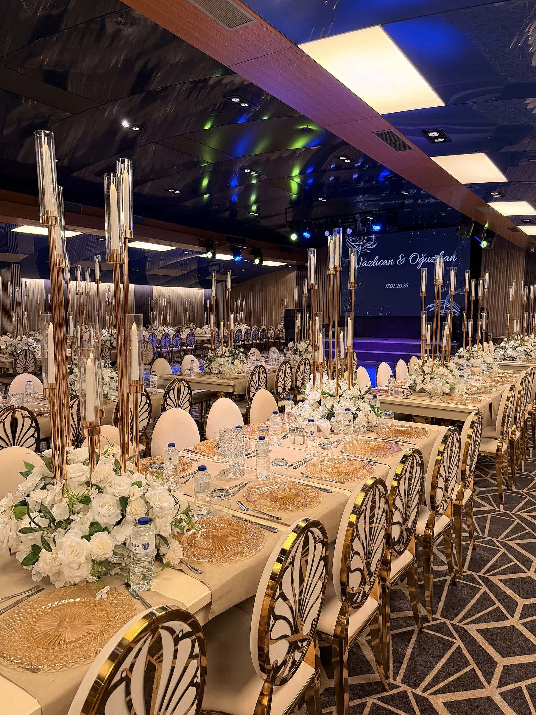 Glory Wedding Dream Hill Hotel Maltepe — nişan dekorasyonu, beyaz çiçek detay